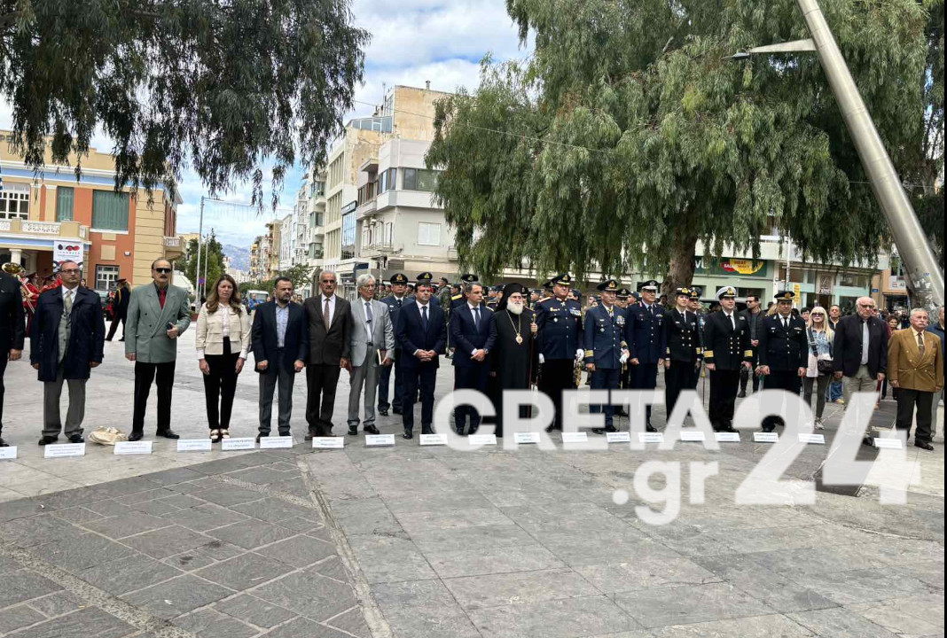 Με επιμνημόσυνη δέηση και κατάθεση στεφάνων τιμήθηκε στο Ηράκλειο η Hμέρα των Ενόπλων Δυνάμεων