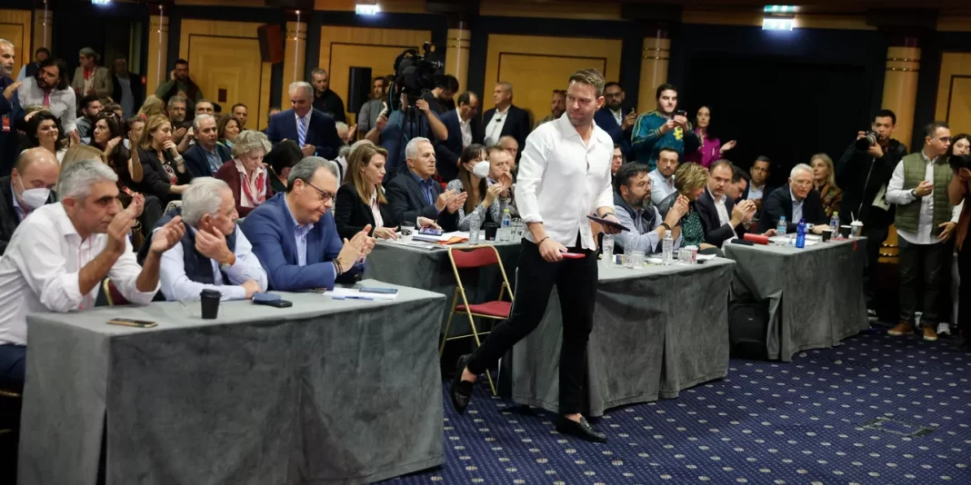 ΣΥΡΙΖΑ: Ο Τσακαλώτος έφυγε, η Αχτσιόγλου μένει με το ένα πόδι εκτός -Το παρασκήνιο της ΚΕ