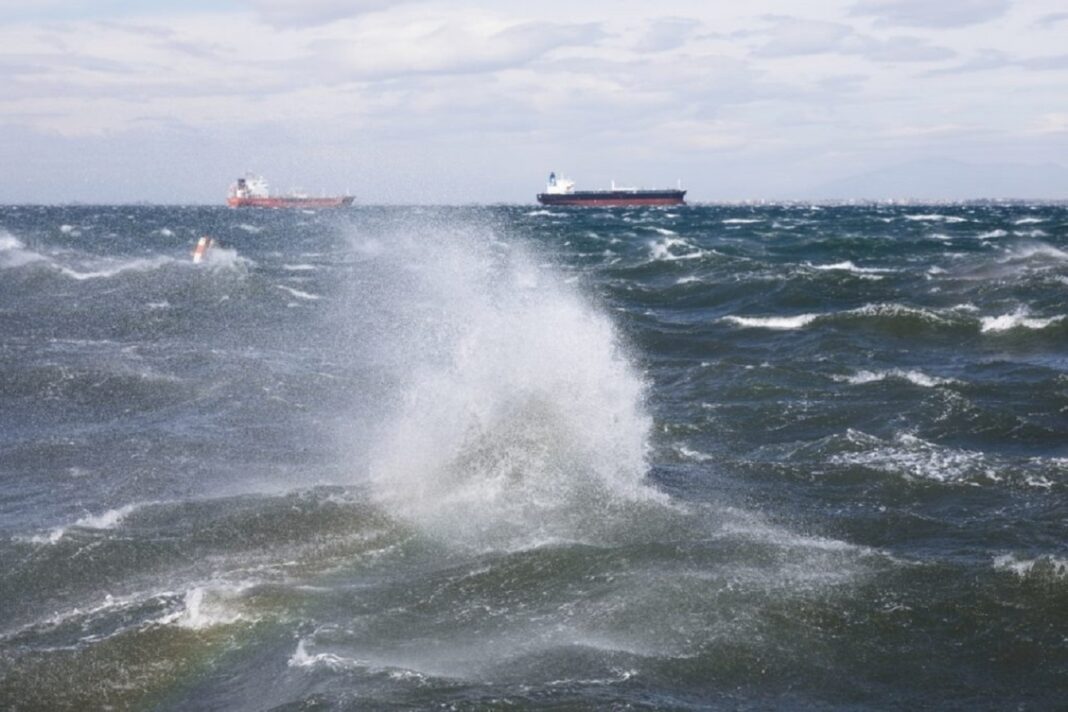 Φορτηγό πλοίο με 14 άτομα πλήρωμα βυθίστηκε στα ανοιχτά της Λέσβου