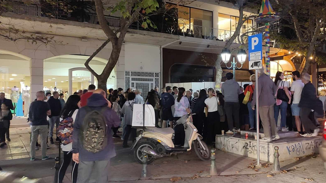 Αιματηρή ληστεία: Επιτέθηκαν με μπαλτά σε υπάλληλο καταστήματος