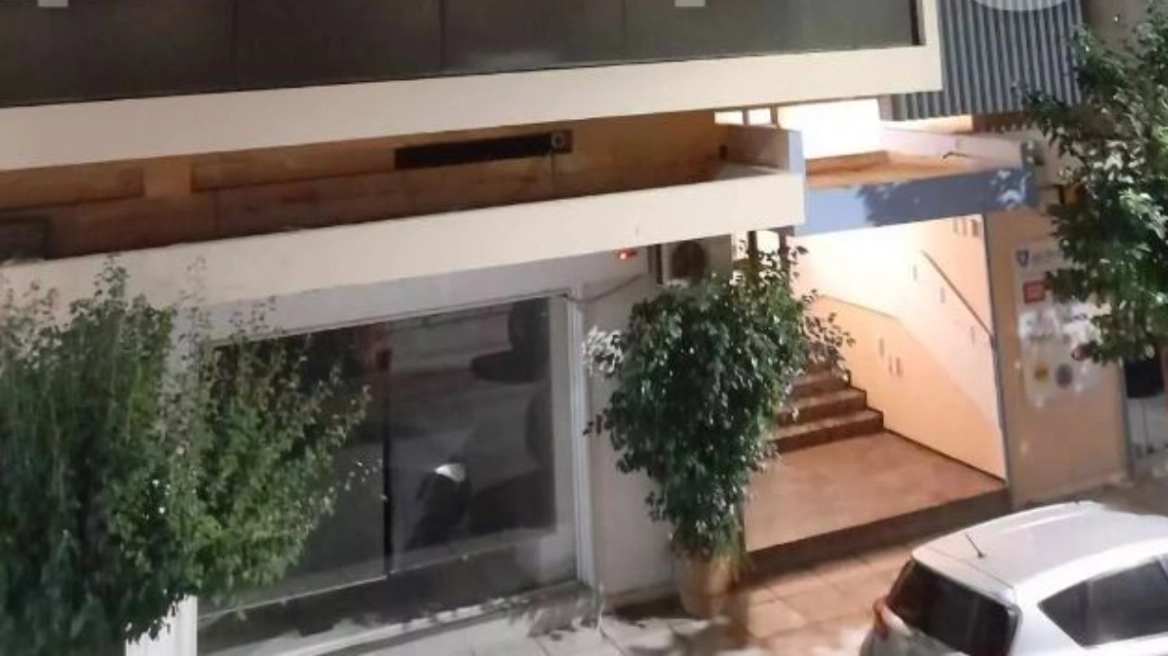 Νεαρή έπεσε από το μπαλκόνι 5ου ορόφου και σκοτώθηκε