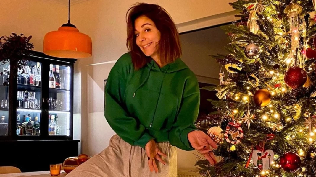 Κατερίνα Παπουτσάκη: Στόλισε το χριστουγεννιάτικο δέντρο - «Είναι νωρίς, το ξέρω»