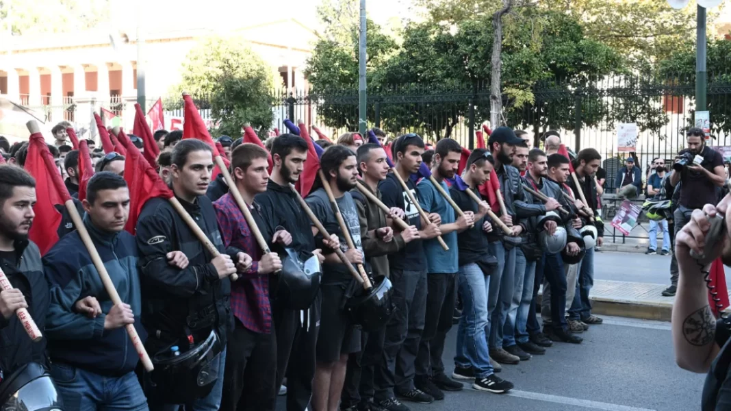 Επέτειος Πολυτεχνείου: Ξεκίνησε η μεγάλη πορεία προς την αμερικανική πρεσβεία - Κλειστό το κέντρο της Αθήνας