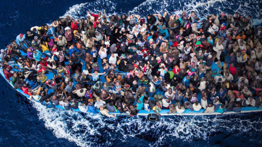 Ιταλία: Άλλοι 573 μετανάστες έφτασαν στη Λαμπεντούζα μετά από νέο ναυάγιο