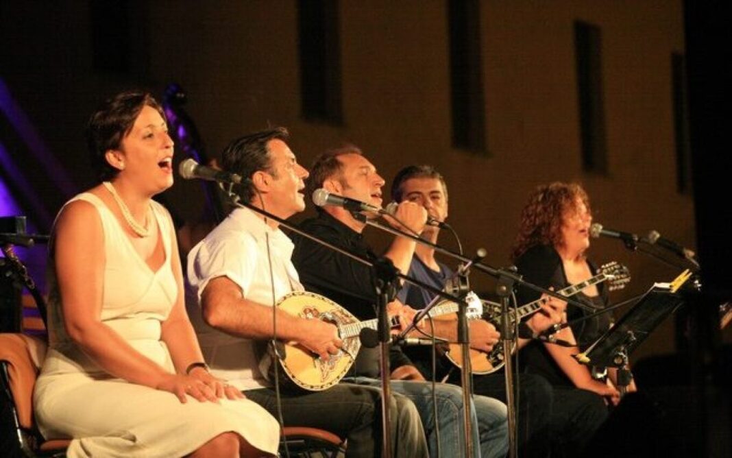 Ελληνική γλώσσα - μουσική: Πρόταση Μενδώνη στην UNESCO για τη διαφύλαξη και την ανάδειξή τους