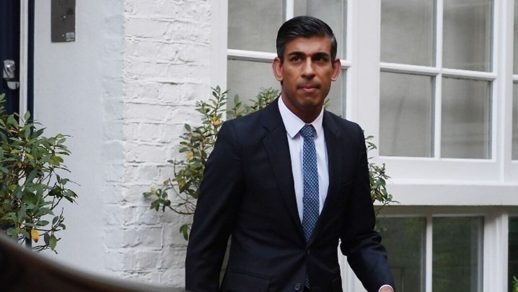 Πλήγμα σε Σούνακ η δικαστική απόφαση για τους μετανάστες: Παράνομη η μεταφορά τους στην Ρουάντα