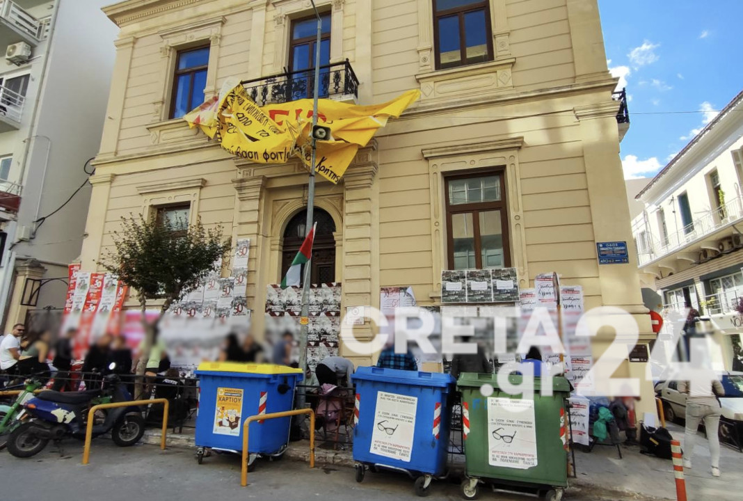 Επέτειος Πολυτεχνείου: Συμβολική κατάληψη του Μεγάρου Παπαδόπετρου από φοιτητές