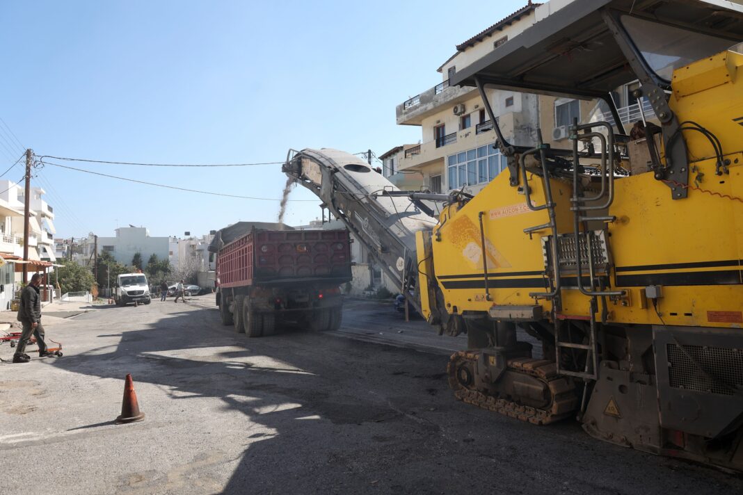 Νέες ασφαλτοστρώσεις σε δρόμους του Ηρακλείου