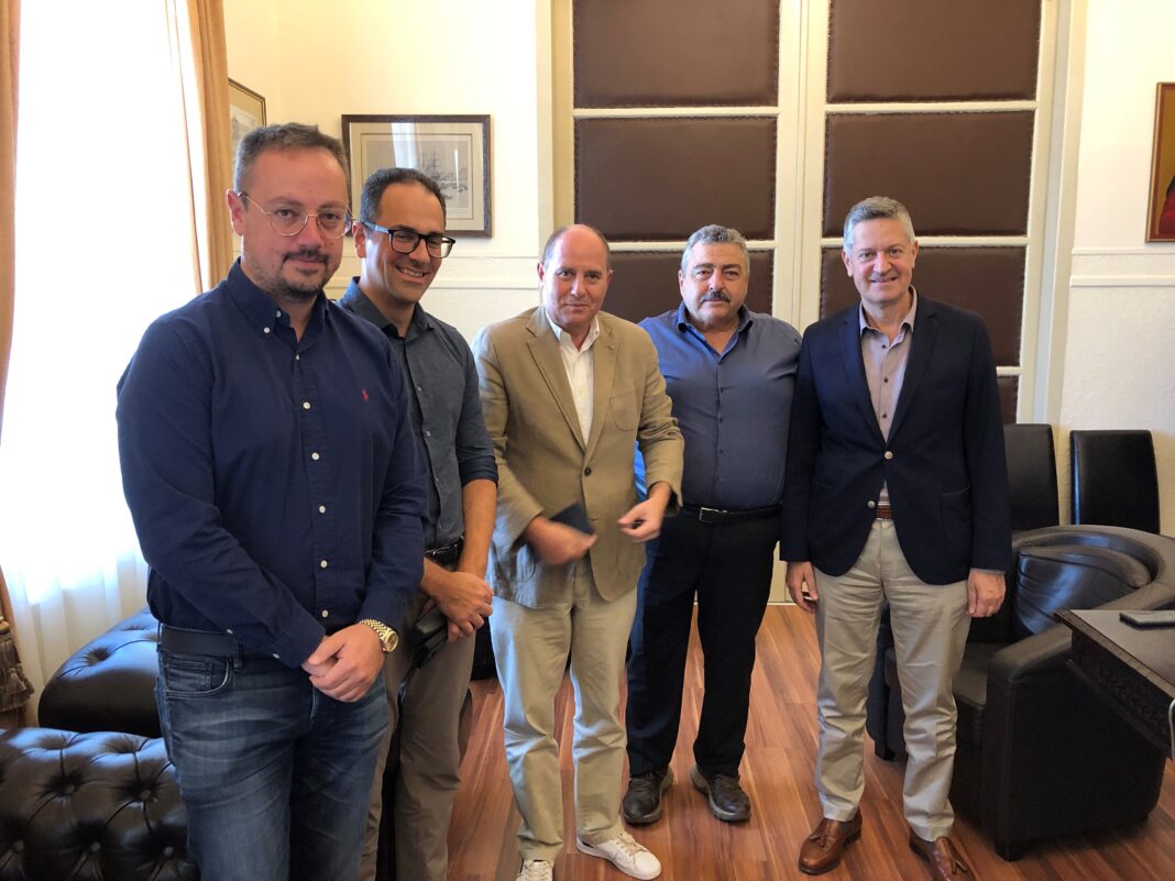 Με τον Πρόεδρο της Ένωσης Ξενοδόχων νομού Χανίων Μ. Γιαννούλη συναντήθηκε ο Ν. Καλογερής