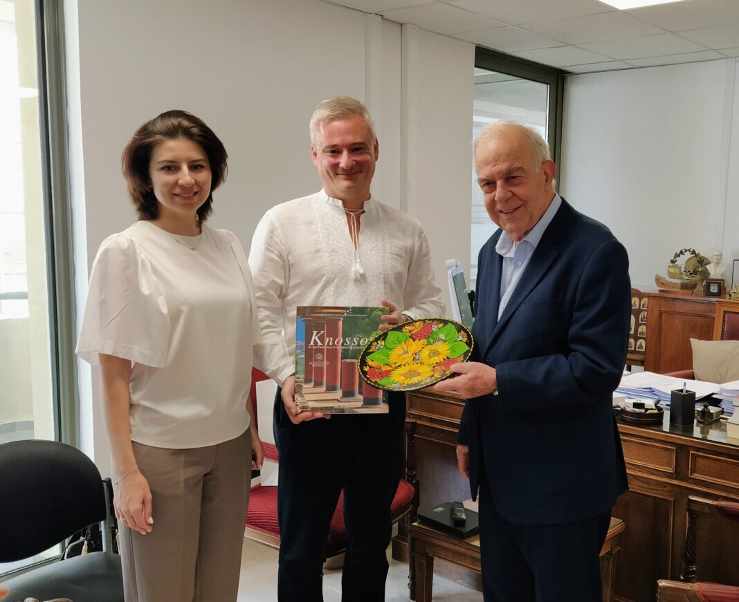 Συνάντηση του Δημάρχου Ηρακλείου με τους Πρόξενους της Ουκρανίας στην Ελλάδα