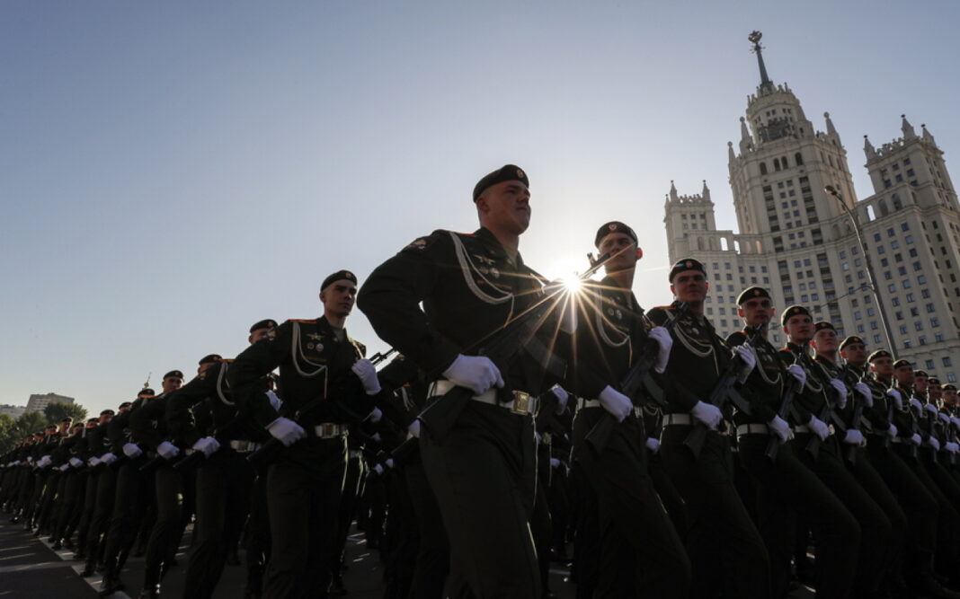 Περισσότεροι από 640.000 «μισθοφόροι» υπηρετούν στον ρωσικό στρατό ανακοίνωσε το υπουργείο Άμυνας