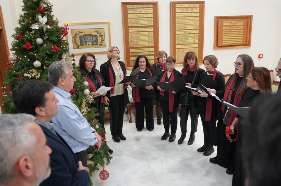 Ευχές και κάλαντα στον Περιφερειάρχη Κρήτης για τα Χριστούγεννα