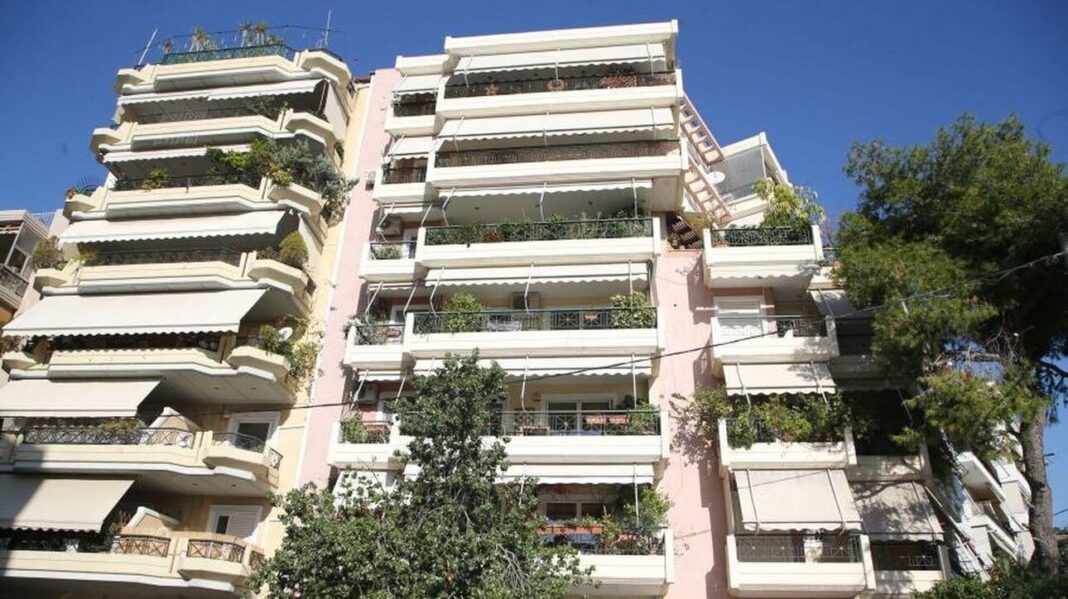 Νέα Σμύρνη: Στον ανακριτή ο 18χρονος αδελφοκτόνος – Επιείκεια ζητεί η μητέρα του