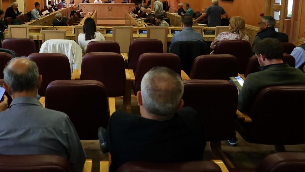 Ένταση στο Δημοτικό Συμβούλιο Λέρου - Προπηλάκισαν τον απερχόμενο Δήμαρχο
