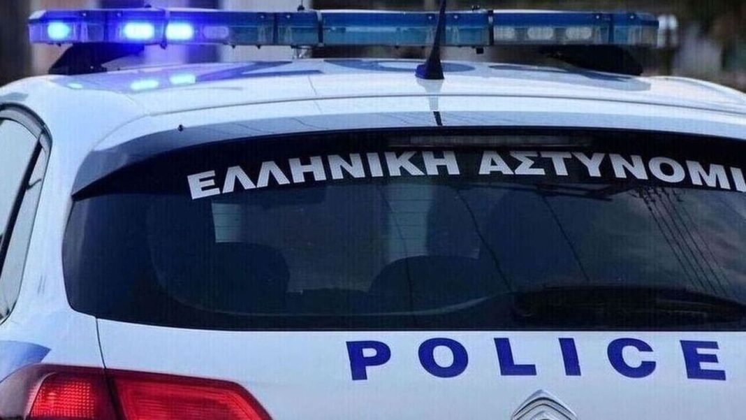 Κινηματογραφική διάρρηξη σε κοσμηματοπωλείο – Μπήκαν με αυτοκίνητο οι δράστες