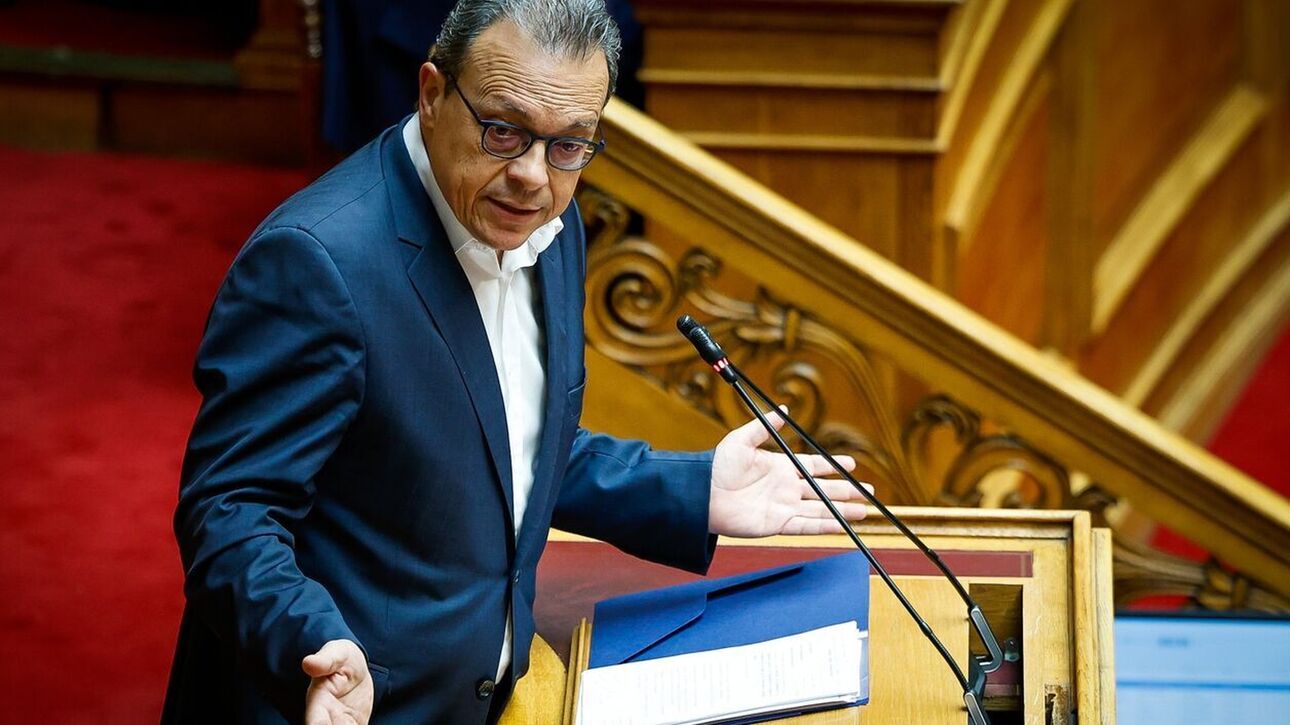 Φάμελλος: Αποσύρετε τις διατάξεις για τη φορολόγηση των ελεύθερων επαγγελματιών