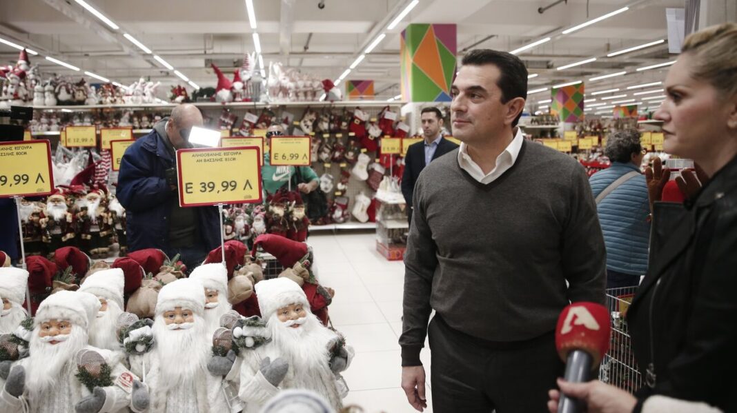 Κ. Σκρέκας: Έχουμε ευρήματα για παραπλανητικές εκπτώσεις – Έλεγχοι και νέα πρόστιμα