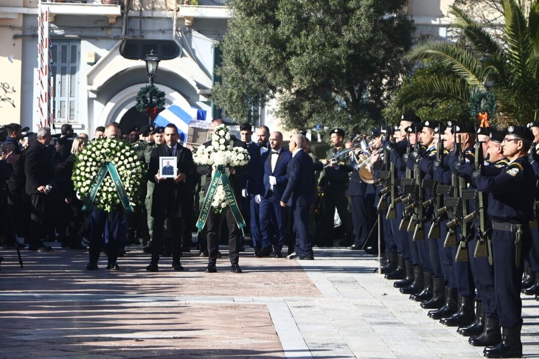 Γιώργος Λυγγερίδης: Συγκίνηση στο «τελευταίο αντίο» – Παρών ο πρωθυπουργός