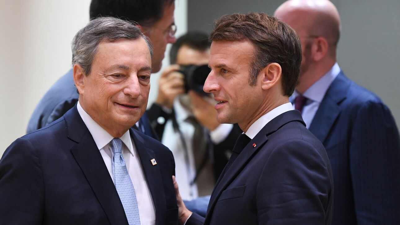 La Repubblica: Σχέδιο Μακρόν για να εκλεγεί ο Μάριο Ντράγκι στην προεδρεία της Κομισιόν