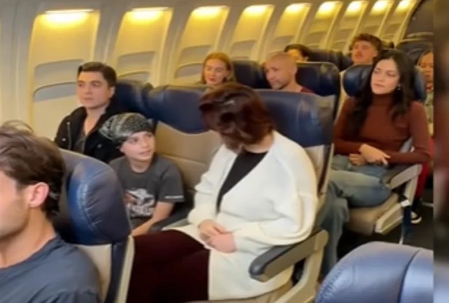 Δείτε βίντεο: Η συγκλονιστική στιγμή που πιλότος ανακοινώνει σε 10χρονο ότι νίκησε στη μάχη με τον καρκίνο
