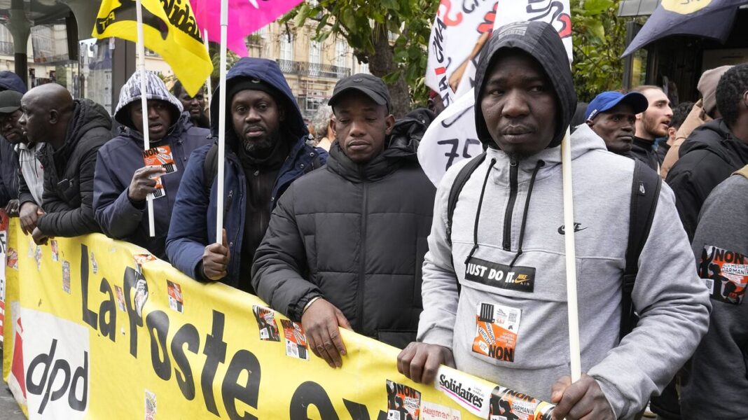 Γαλλία: Προς ψήφιση το μεταναστευτικό νομοσχέδιο με τη στήριξη της ακροδεξιάς