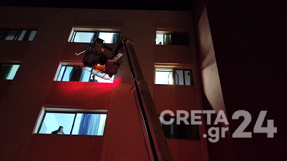 Νοσοκομείο Χανίων: Ο πυροσβέστης Άι Βασίλης χάρισε δώρα και χαμόγελα στα παιδιά