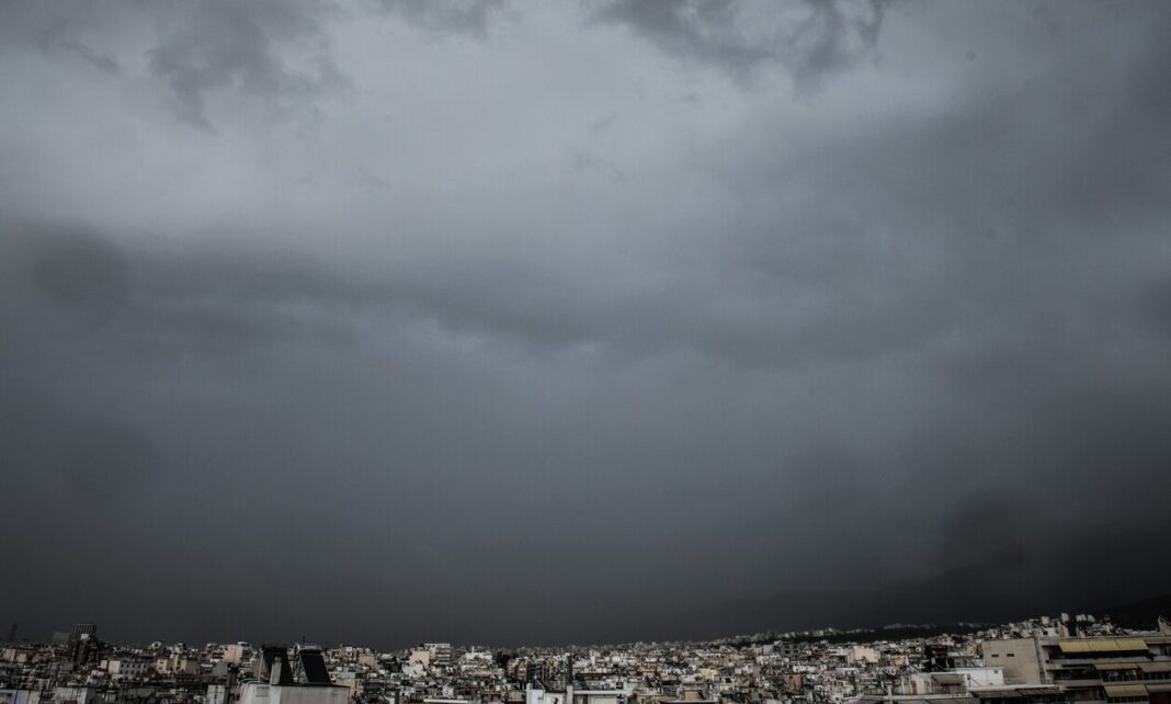 Σάκης Αρναούτογλου: Συνεχίζονται τα φαινόμενα και το επόμενο 24ωρο - Ο καιρός τα Χριστούγεννα