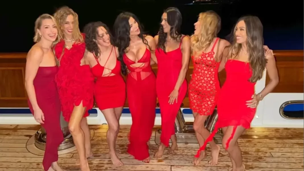 Λόρεν Σάντσεζ: Γίνεται 54 και το γιόρτασε με τις πλούσιες κολλητές της