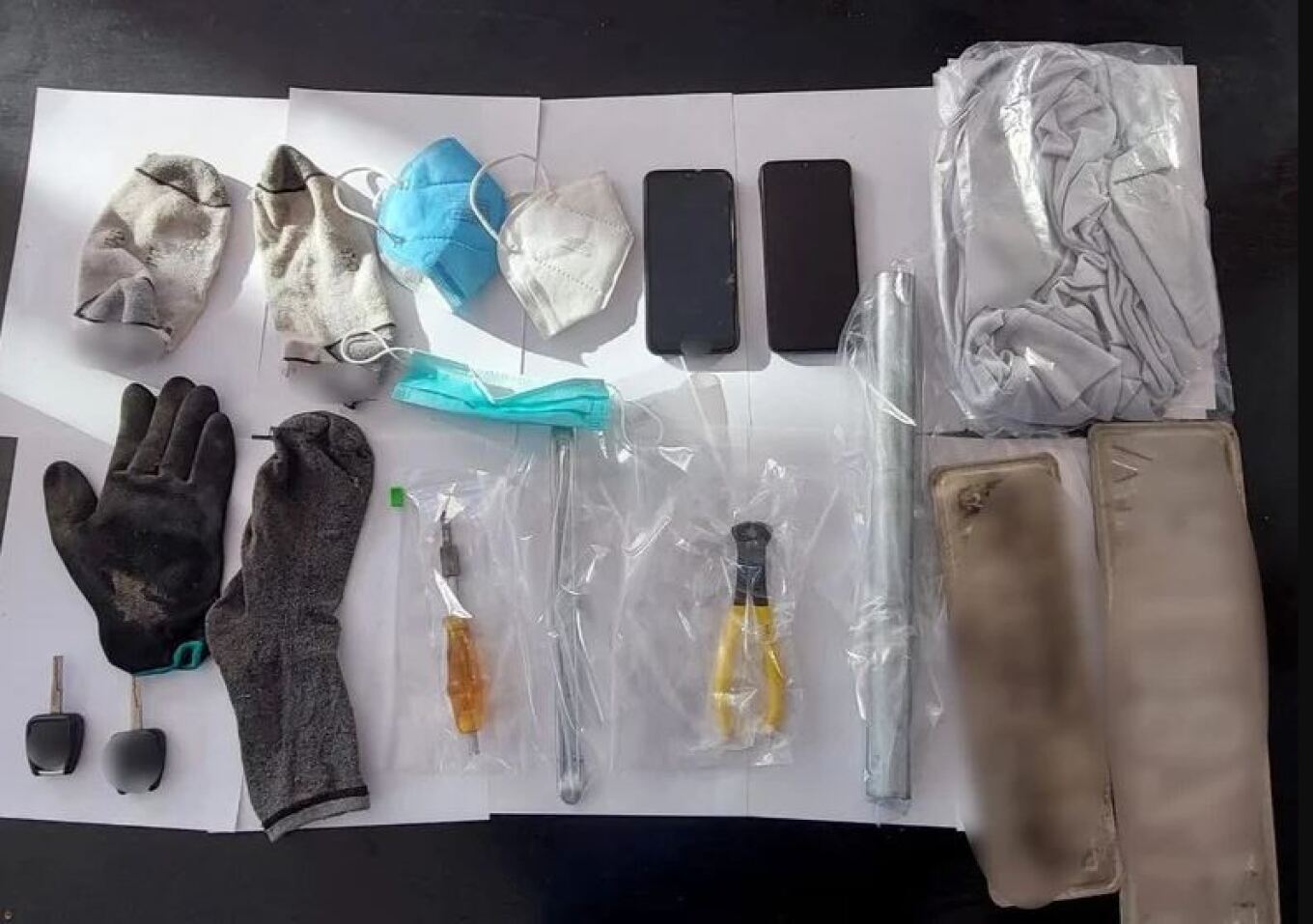 Ανήλικοι έπεσαν σε αυλάκι με κλεμμένο αυτοκίνητο