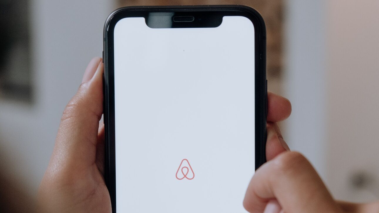 Airbnb: Πρόστιμα 27 εκατ. ευρώ για παραπλανητικές χρεώσεις σε Αυστραλούς πελάτες