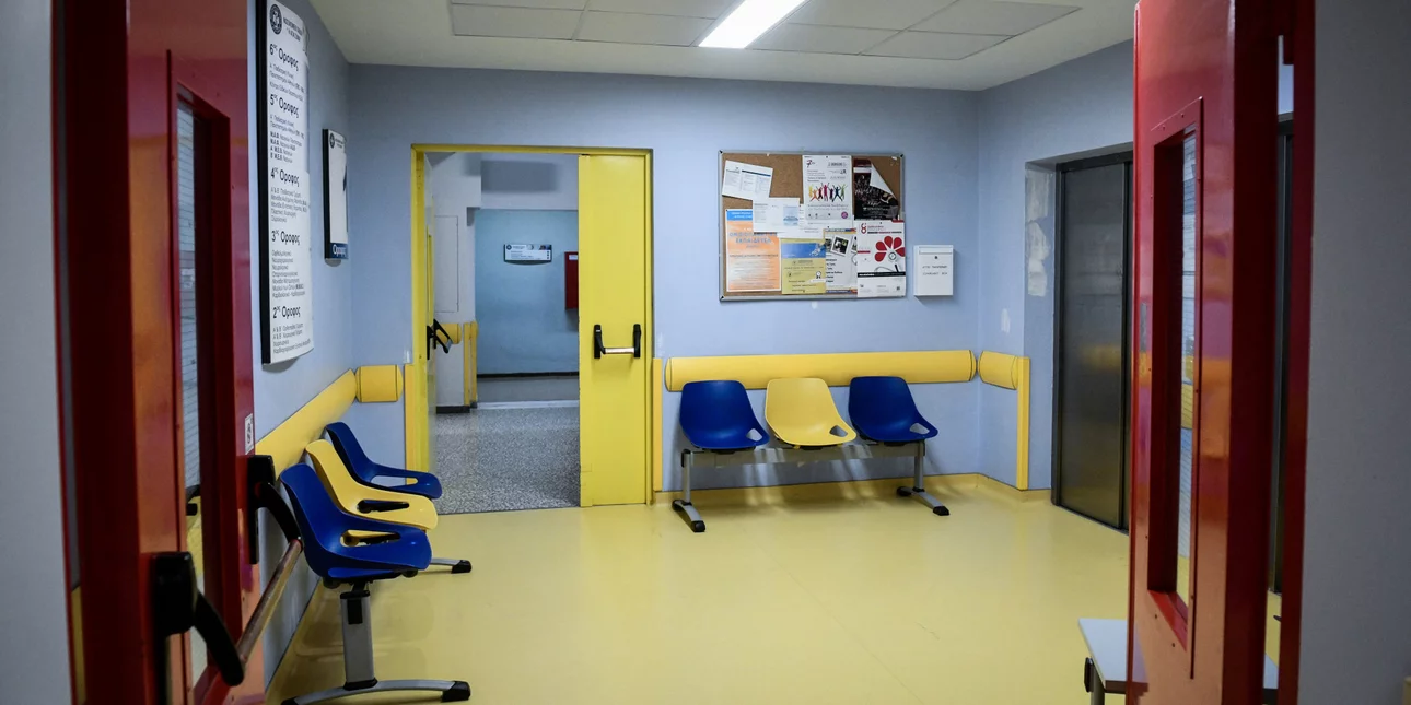 Συγκρατημένη αισιοδοξία για τον 14χρονο που κατέρρευσε ενώ έλεγε τα κάλαντα