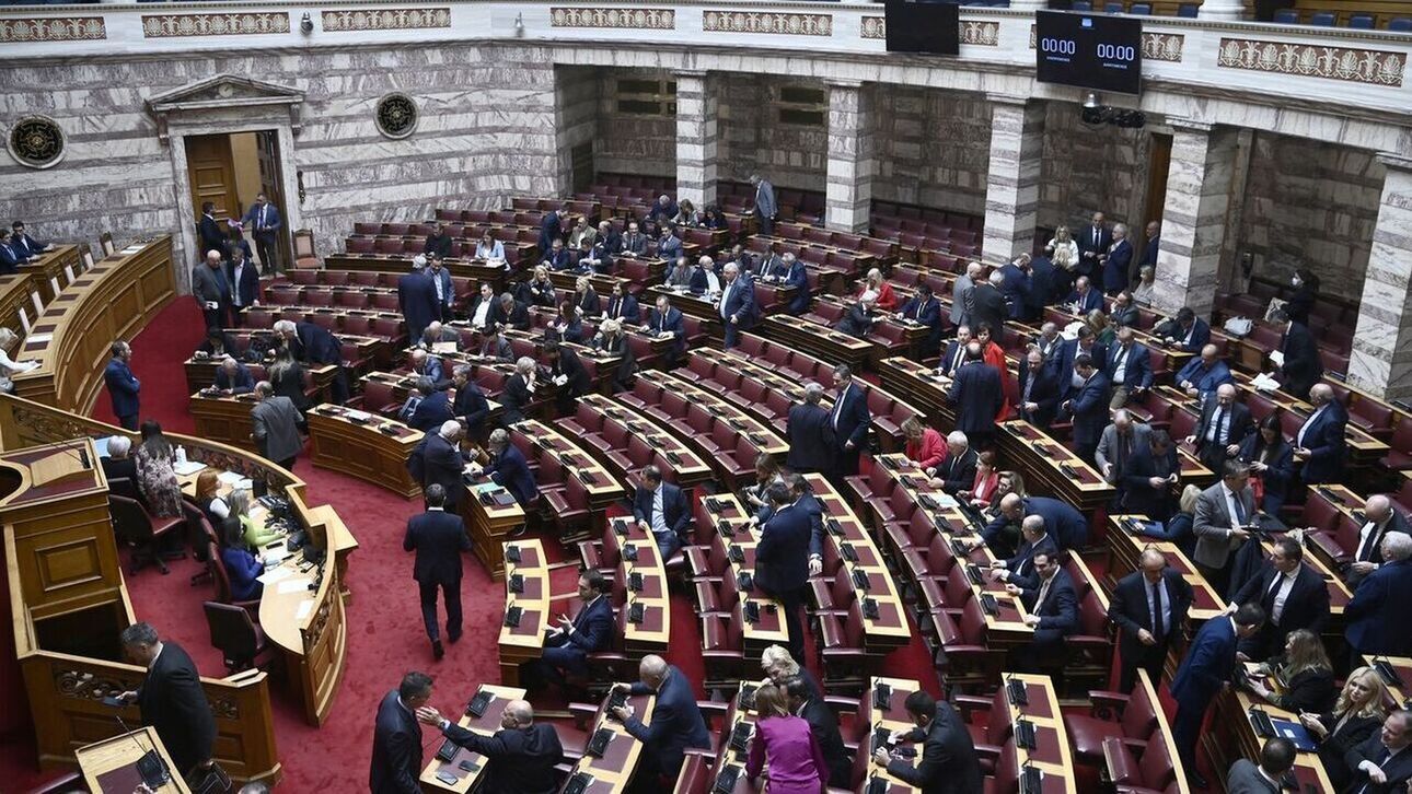 Βουλή: Κατατέθηκε πολυ-νομοσχέδιο για την ανάπτυξη – Τι περιλαμβάνει