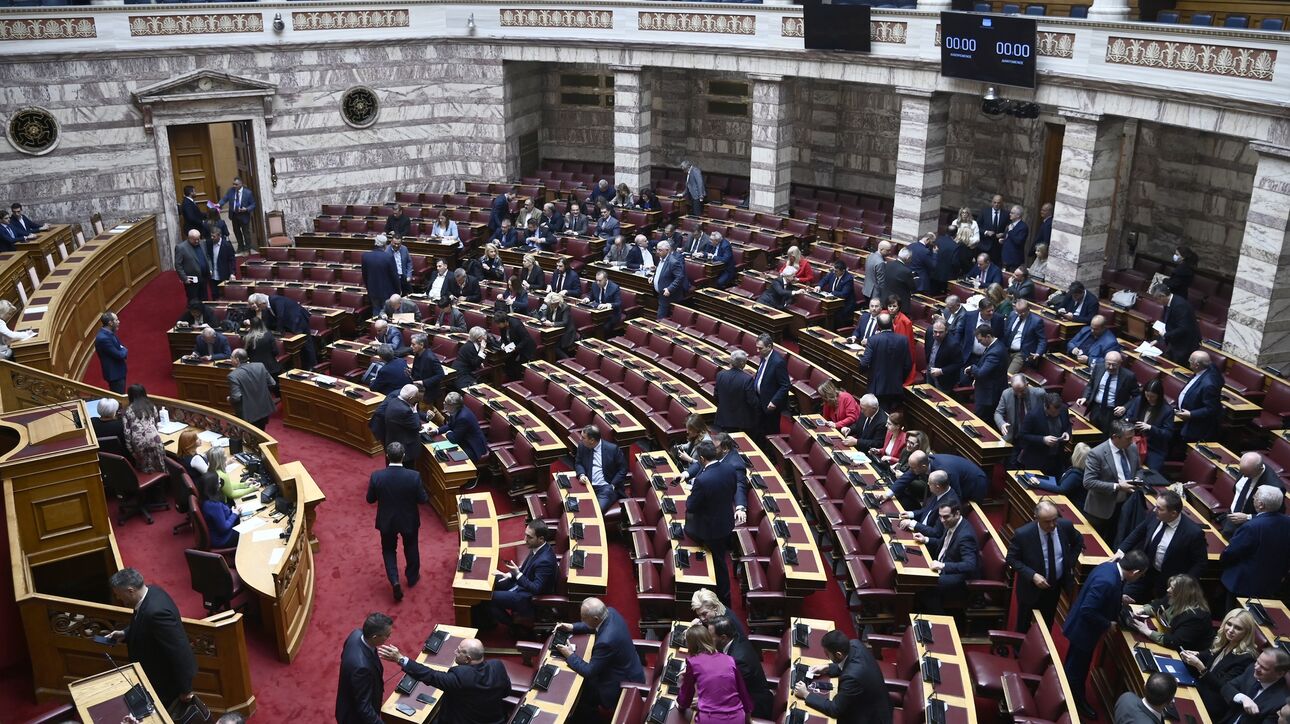 Ψηφίστηκε από την Ολομέλεια το νομοσχέδιο για τα «κόκκινα δάνεια»