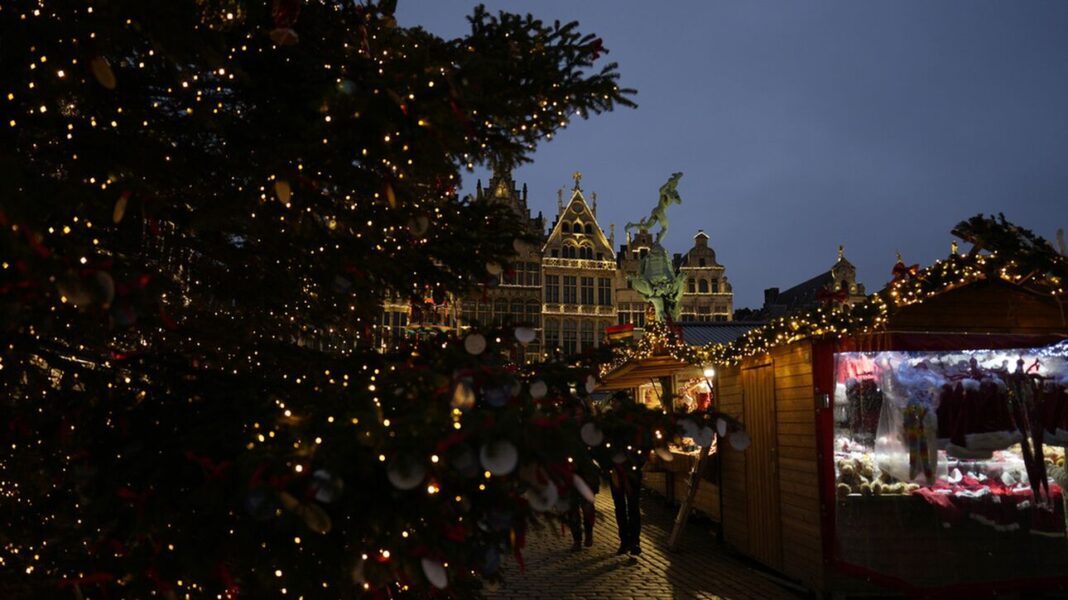 Σε ρυθμούς Χριστουγέννων η Ευρώπη - Κορυφώνονται τα ταξίδια για τις γιορτές
