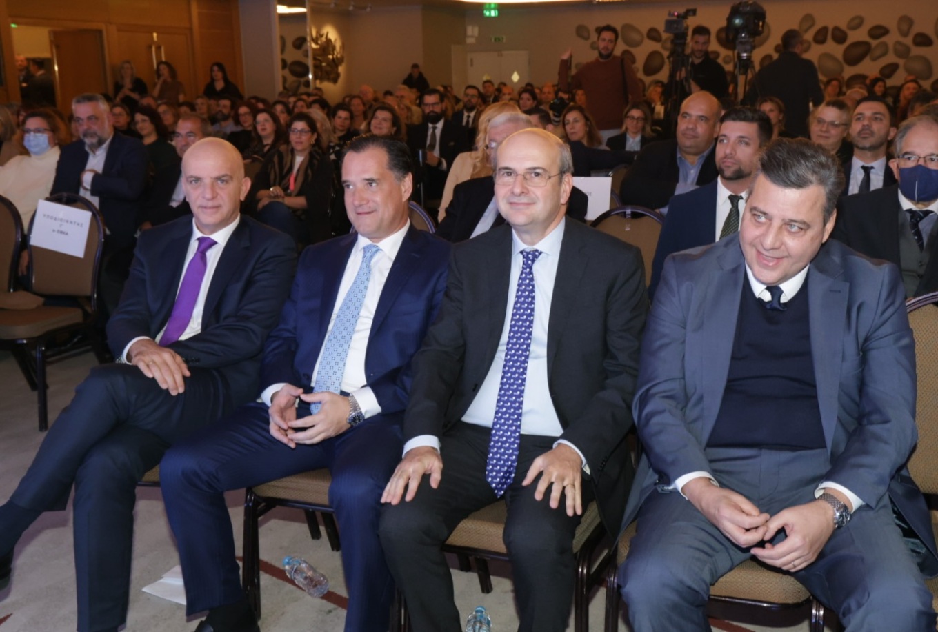 e-ΕΦΚΑ: Εκδόθηκαν 11.000 επικουρικές συντάξεις σε 24 ώρες - Μειώθηκαν στις 25.000 οι εκκρεμότητες στις κύριες