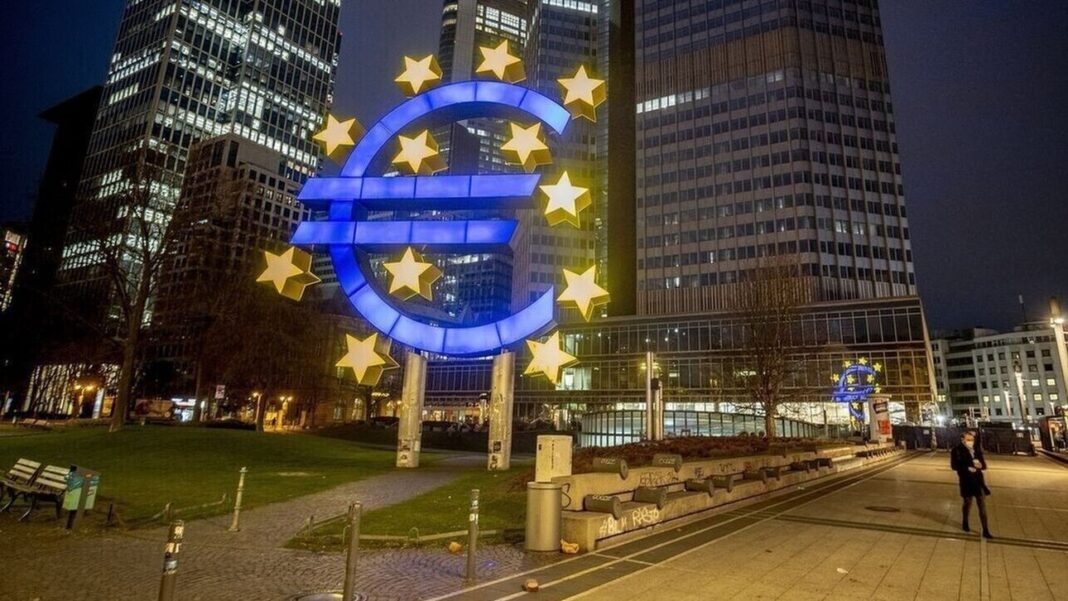 Bloomberg προς ΕΚΤ: Η σύγκρουση στόχων θα προκαλέσει σύγχυση στους επενδυτές