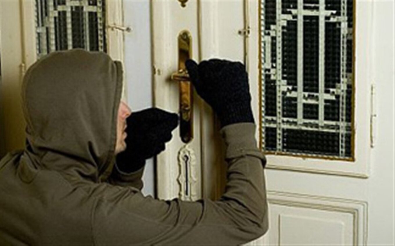 Διέρρηξε κατάστημα και έκλεψε καφέδες, ποτά και καπνικά είδη