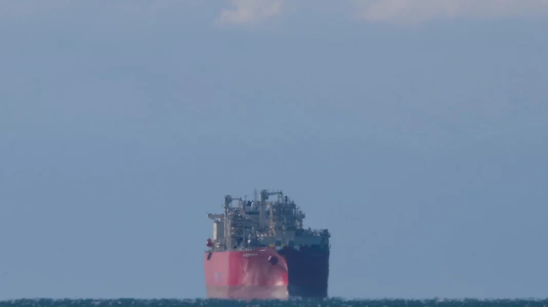 Αλεξανδρούπολη: Στο λιμάνι το δεξαμενόπλοιο FSRU που αποθηκεύει φυσικό αέριο