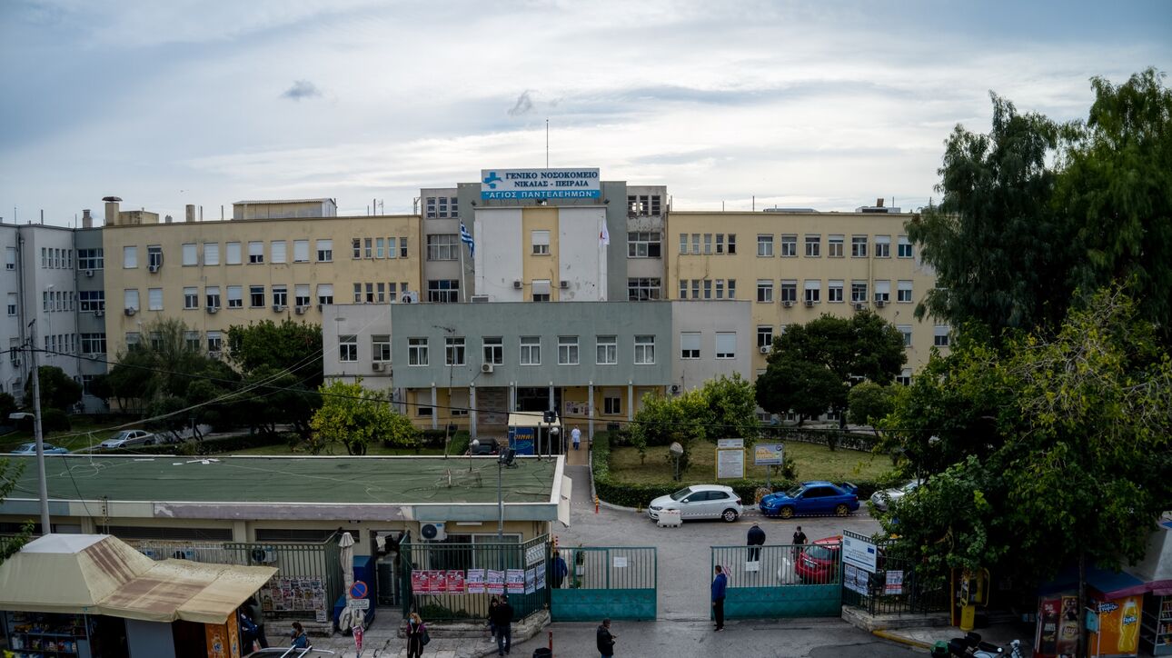 Ρέντη: Παραμένει κρίσιμη η κατάσταση του αστυνομικού - Τι φοβούνται οι γιατροί