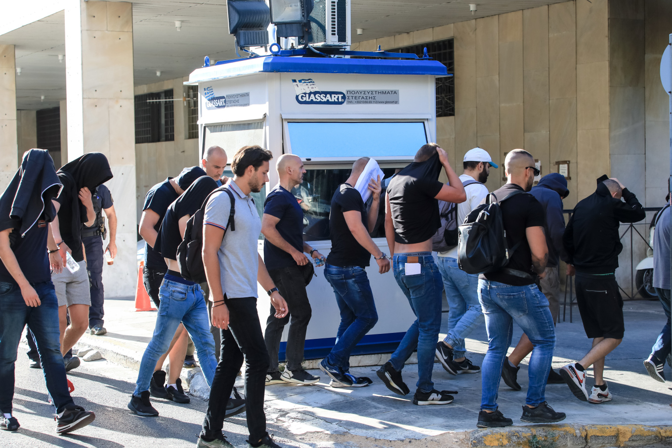 Δολοφονία Μιχάλη Κατσούρη: Ελεύθεροι και οι 105 χούλιγκανς που είχαν συλληφθεί για την επίθεση στη Νέα Φιλαδέλφεια