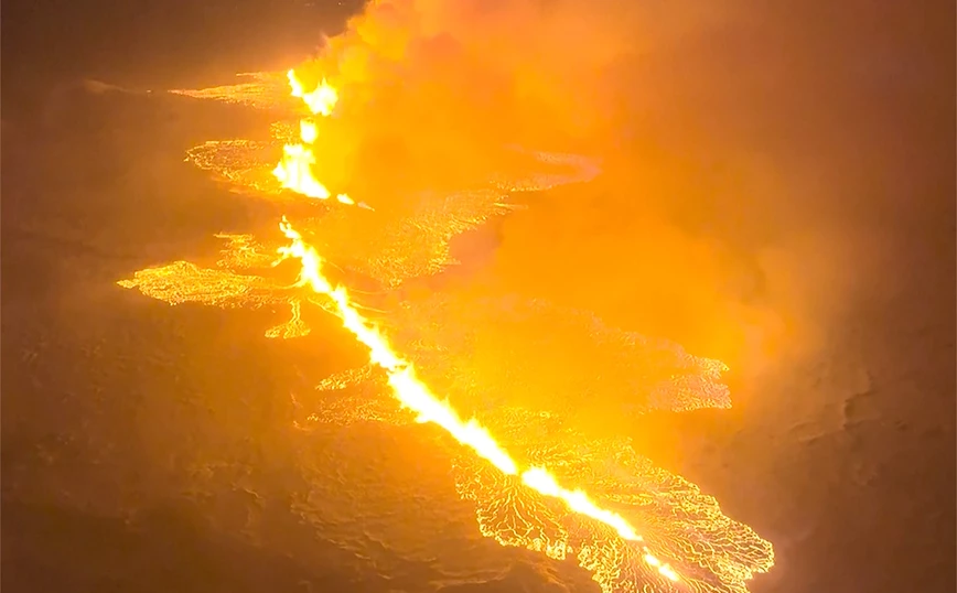 Εντυπωσιακές εικόνες από drone με το ηφαίστειο της Ισλανδίας που ακόμη βρυχάται – Η ροή της λάβας μπορεί να συνεχιστεί για μήνες