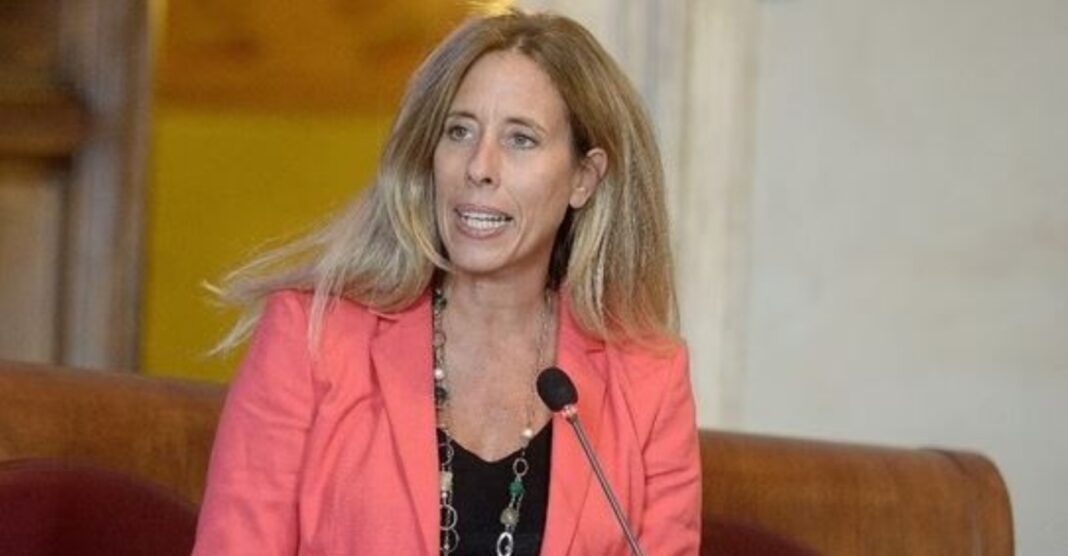 Ιταλία: Κύρια αποστολή των γυναικών η απόκτηση παιδιών, λέει Ιταλίδα γερουσιαστής της κυβέρνησης Μελόνι