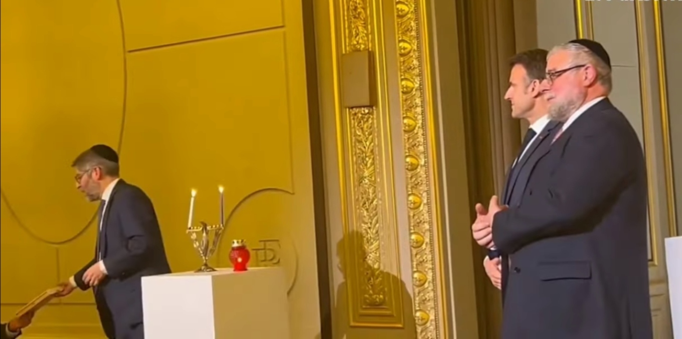 Μακρόν: Τα «έψαλαν» στον Γάλλο πρόεδρο επειδή παρέστη σε τελετή για την εβραϊκή Χάνουκα