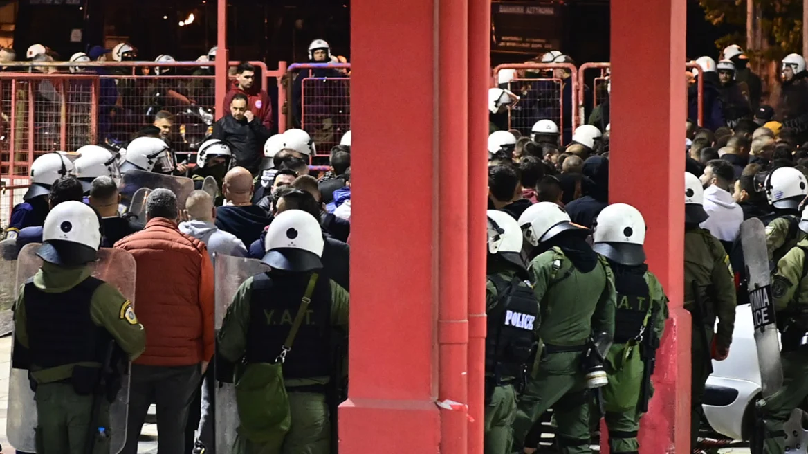 Επεισόδια στο Ολυμπιακός – Παναθηναϊκός: Πάνω από 400 προσαγωγές στου Ρέντη μετά τον τραυματισμό του αστυνομικού