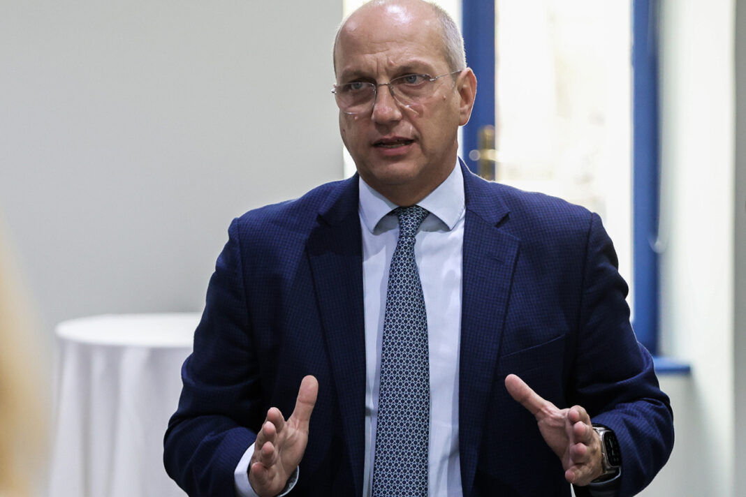 Οικονόμου: Εχει κατανομαστεί το πρόσωπο που διέταξε την επίθεση στους αστυνομικούς