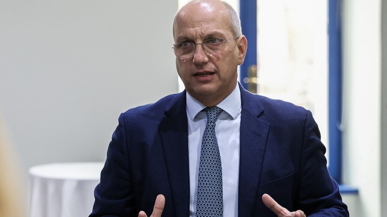 Οικονόμου για τον τραυματία αστυνομικό: Δολοφονική επίθεση – Δεν θα μείνει ατιμώρητη