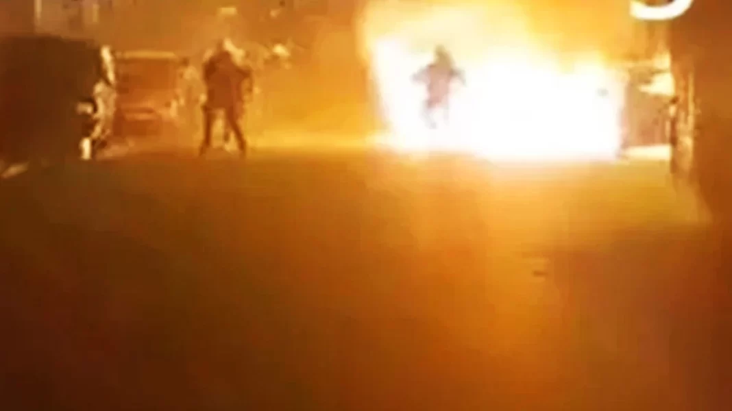 Επεισόδια στου Ρέντη: Ελεύθεροι και οι 424 προσαχθέντες για τον τραυματισμό του αστυνομικού από ναυτική φωτοβολίδα