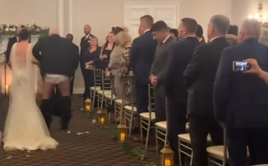 Το ντροπιαστικό ατύχημα του μπαμπά της νύφης στην εκκλησία – Του έπεσαν τα παντελόνια
