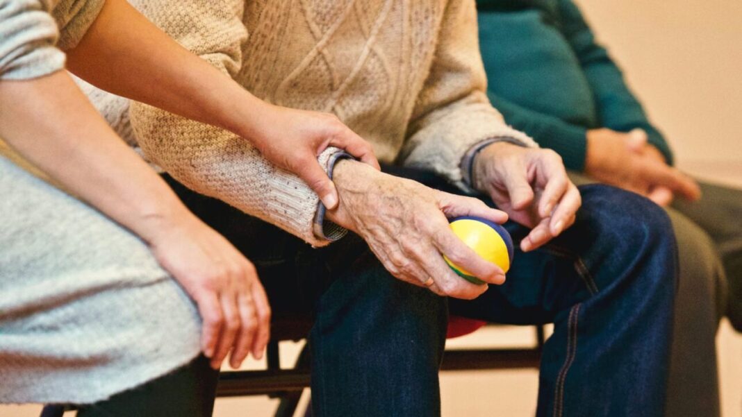 Χριστουγεννιάτικο επίδομα Κοινωνικής Αλληλεγγύης: Οι δικαιούχοι και τα ποσά