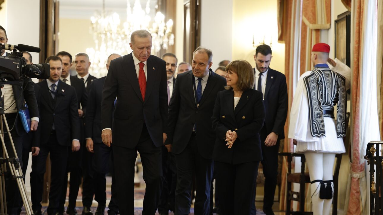 Συνάντηση Ερντογάν-Σακελλαροπούλου: «Να συνομιλήσουμε βλέποντας το ποτήρι γεμάτο»